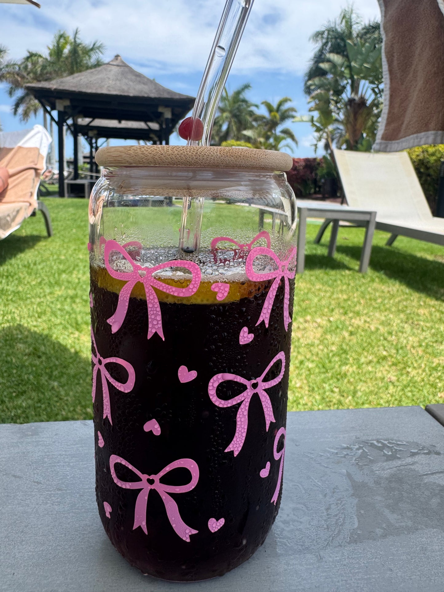 Colour Changing Glass Cup – Pink Bows & Hearts Turn Blue with Cold Drinks
