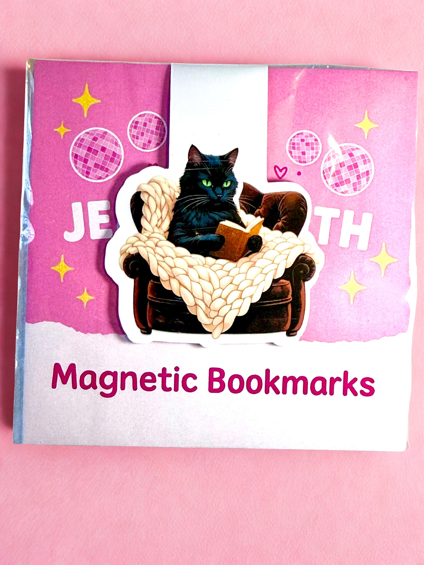 Cosy reading cat magnetic bookmark with black cat and blanket design