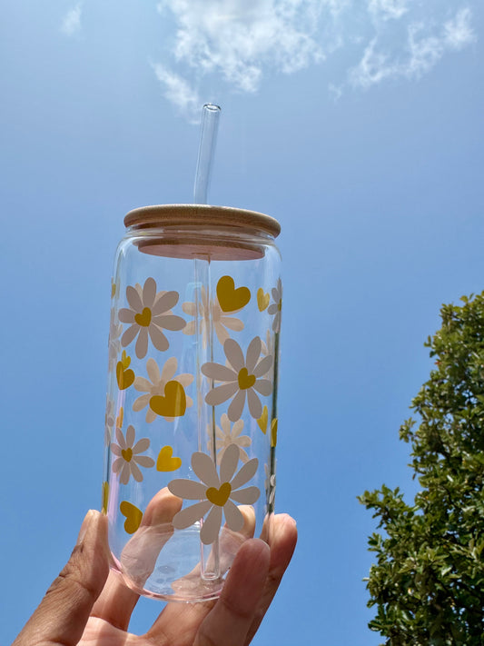 Glass can cup 16oz/ 480ml with white daisies and yellow hearts covering the glass