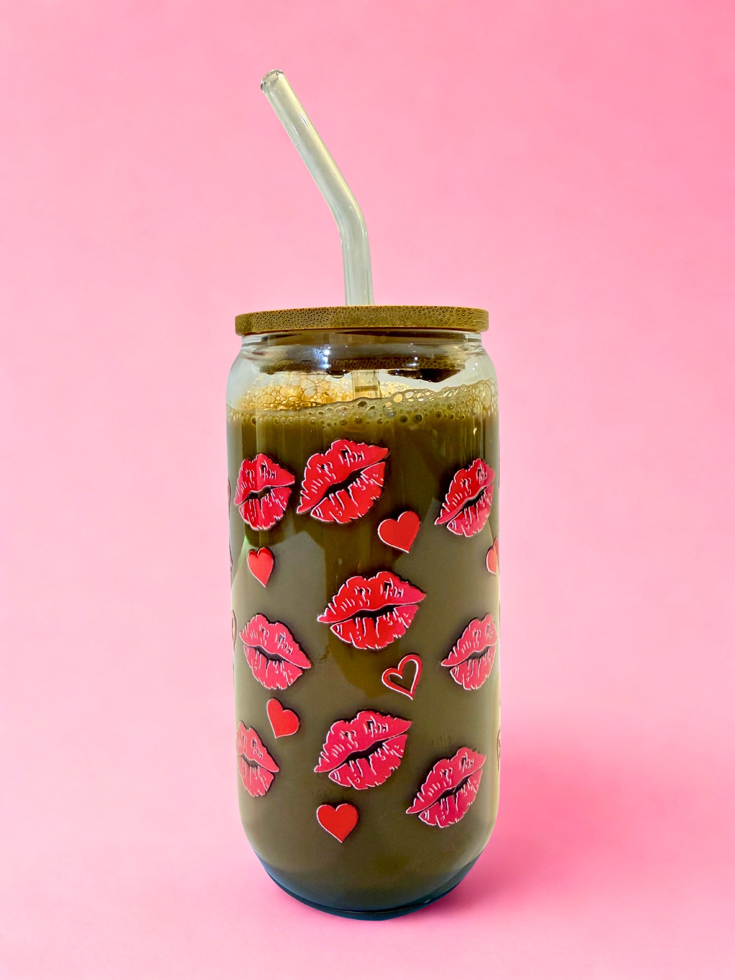 Cute 16oz glass tumbler with heart and kiss design