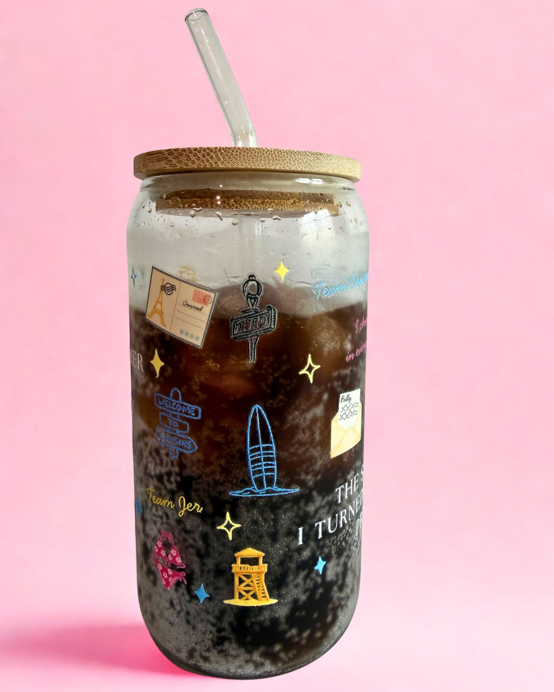 Front view of 16oz summer romance glass can cup with bamboo lid, glass straw and colourful wrap design