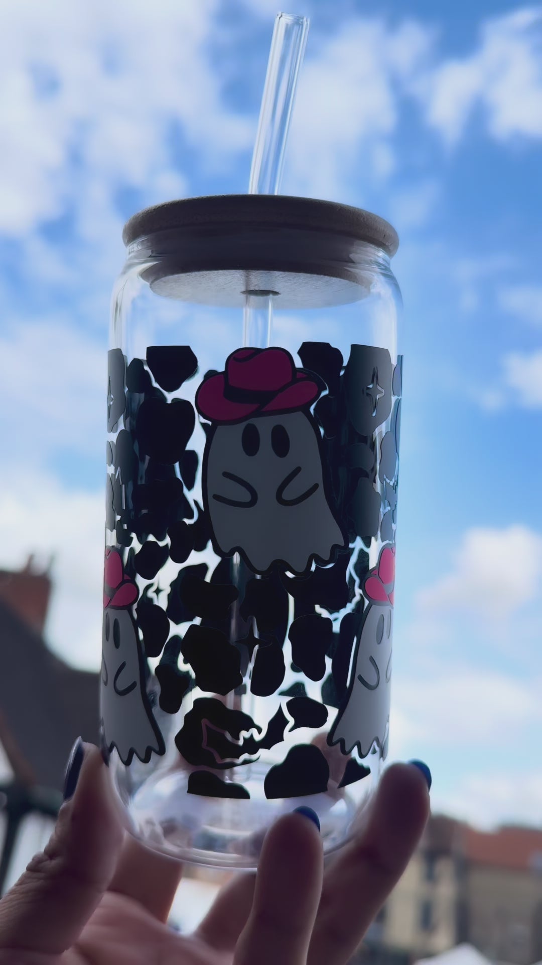 Video showing a boo ghost wearing a cowboy hat Glass Can Cup with Black bat details